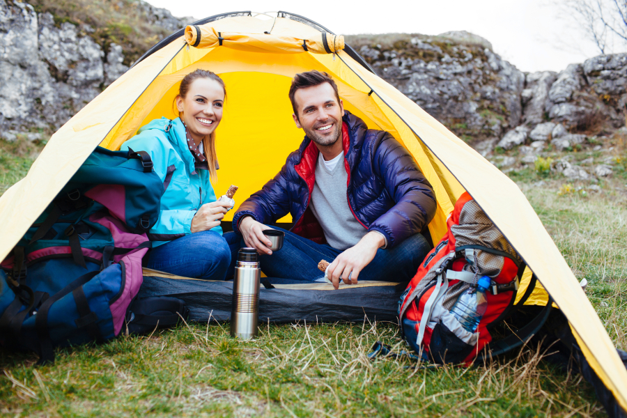couple en tente camping annecy 
