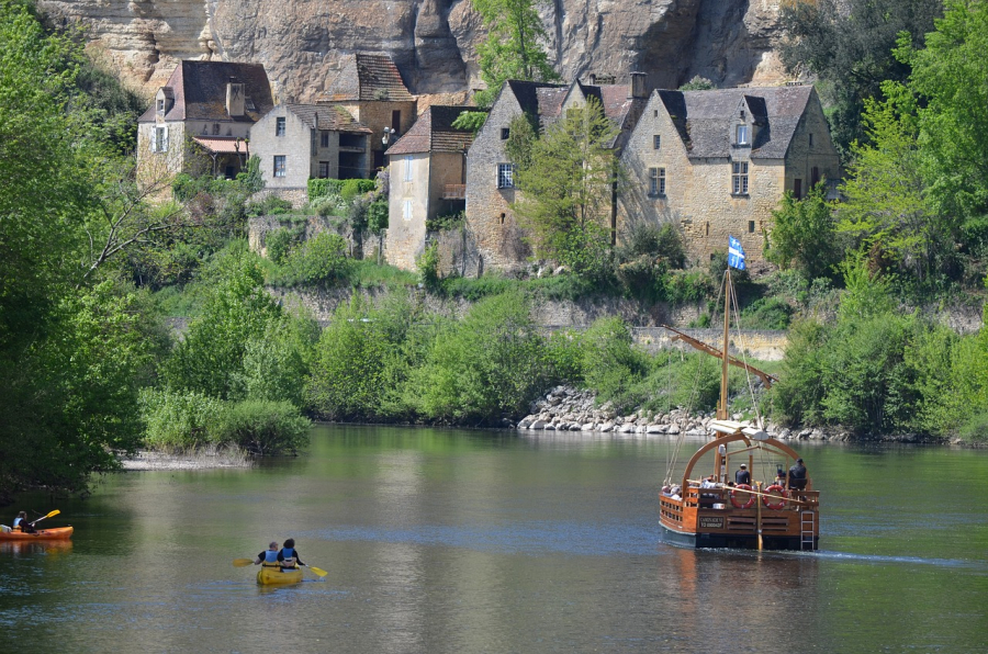 Welke toeristische trekpleisters kunt u ontdekken tijdens een kampeertrip in de Dordogne?
